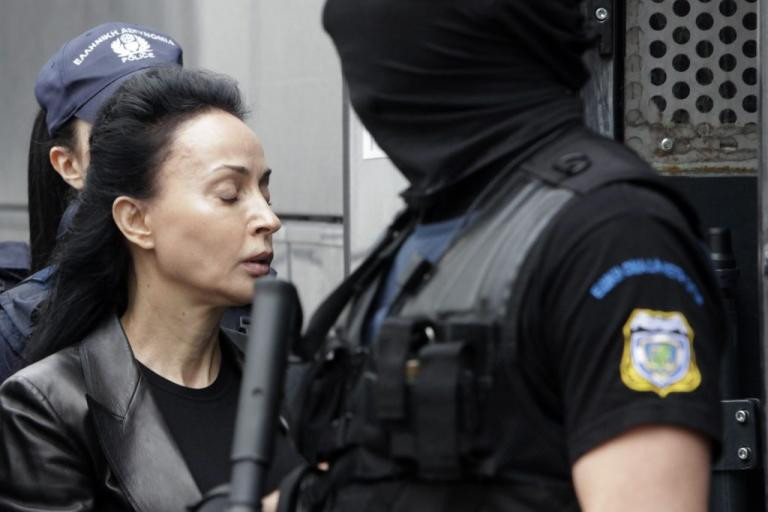 Βίκυ Σταμάτη σε δημοσιογράφους: «Αντε γ@μηθείτε» – Υψωνε εκνευρισμέν μεσαία δάχτυλα